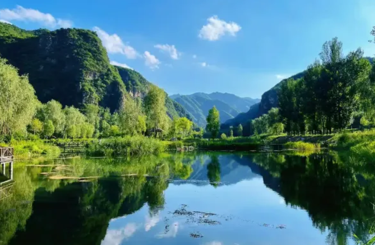 Mountain and water landscape
